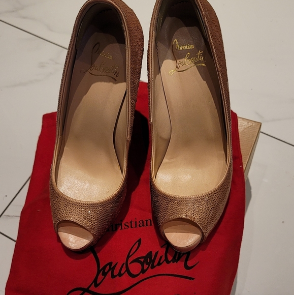 Extremely rare Christian Louboutin Very Prive in "Salmon" (nude) sequin in 37.5 - Picture 14 of 16